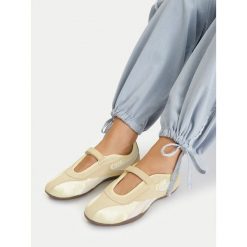 Baleriny Reebok. Żółte balerinki damskie Reebok, bez wzorów, bez obcasa, bez zapięcia. Za 299.99 zł.