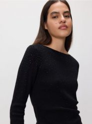 Sweter z błyszczącą aplikacją - czarny. Czarne swetry nierozpinane damskie Reserved, l, z aplikacjami, z dzianiny, bez kołnierzyka, bez ramiączek. Za 119.99 zł.