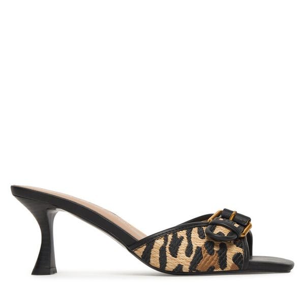 Klapki Guess. Brązowe klapki damskie Guess, z aplikacjami, bez obcasa, bez zapięcia. Za 413.99 zł.