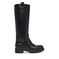 Kozaki Armani Exchange. Czarne kozaki damskie Armani Exchange, bez wzorów, bez obcasa, na płaskiej podeszwie, bez zapięcia. Za 1,169.00 zł.
