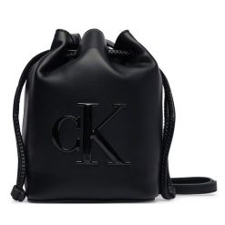 Torebka Calvin Klein. Czarne torebki do ręki damskie Calvin Klein, bez wzorów, bez dodatków. Za 329.99 zł.