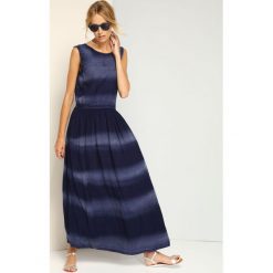 SUKIENKA DAMSKA WE WZORY. Sukienki damskie TOP SECRET, na co dzień, na jesień, bez wzorów, bez kołnierzyka, bez ramiączek, maxi. W wyprzedaży za 59.99 zł.
