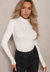 Jasnobeżowy Prążkowany Sweter z Półgolfem Kikisha. Brązowe swetry nierozpinane damskie Renee, m, bez wzorów, prążkowane, eleganckie, bez kołnierzyka, bez ramiączek. Za 69.99 zł.