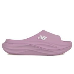 Klapki damskie New Balance W66507VX – różowe. Czerwone klapki damskie New Balance, na lato, bez wzorów, klasyczne, bez obcasa, bez zapięcia. Za 249.99 zł.