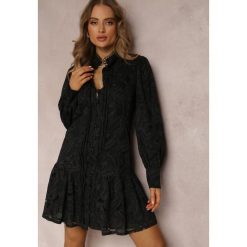 Czarna Sukienka Zeeney. Czarne sukienki damskie Renee, s, z aplikacjami, z koronki, klasyczne, bez kołnierzyka, bez ramiączek, mini. Za 189.99 zł.