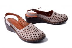 ARTIKER RELAKS 56C0066 popielaty, sandały damskie. Szare sandały damskie Artiker Relaks, bez wzorów, ze skóry, bez obcasa, bez zapięcia. Za 181.93 zł.