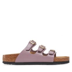 Klapki Birkenstock. Fioletowe klapki damskie Birkenstock, bez wzorów, bez obcasa, bez zapięcia. Za 469.99 zł.