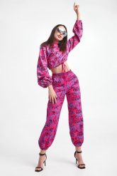 Spodnie dresowe damskie VERSACE JEANS COUTURE. Spodnie dresowe damskie Versace Jeans Couture, bez wzorów, z dresówki. W wyprzedaży za 863.37 zł.