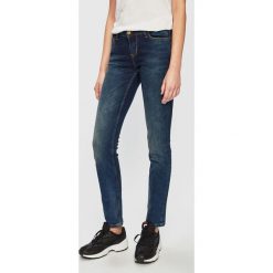 Mustang - Jeansy Jasmin. Niebieskie jeansy damskie Mustang, bez wzorów, z denimu. W wyprzedaży za 219.90 zł.