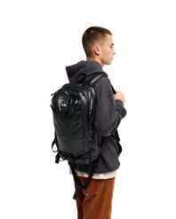 Średni plecak dla Mężczyzn PLATINIUM LITE 18L PLUS. Czarne plecaki męskie Quiksilver, bez wzorów, z materiału. Za 389.99 zł.
