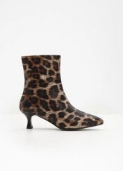 Botki. Brązowe botki damskie bonprix, bez wzorów, bez obcasa, bez zapięcia. Za 149.99 zł.