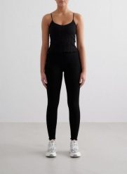 Damskie legginsy bezszwowe, z wysokim stanem, odprowadzające pot Tulip czarne. Czarne legginsy damskie Aim'n, bez wzorów, z dzianiny. Za 253.50 zł.