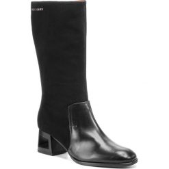 Kozaki SOLO FEMME - 14313-32-I12/C78-12-00 Czarny. Czarne kozaki damskie Solo Femme, bez wzorów, ze skóry, bez obcasa, na obcasie, bez zapięcia. W wyprzedaży za 359.00 zł.