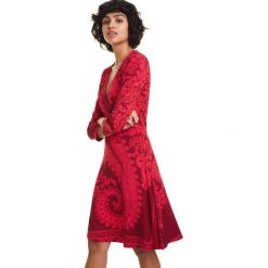 Desigual Marlene Sukienka Czerwony. Czerwone sukienki damskie Desigual, s, bez wzorów, z elastanu, bez kołnierzyka, bez ramiączek. Za 378.95 zł.