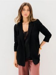 Żakiet z marszczonym rękawem i domieszką wiskozy - czarny. Czarne marynarki i żakiety damskie Sinsay, bez wzorów, z wiskozy, bez kołnierzyka, bez ramiączek. Za 79.99 zł.