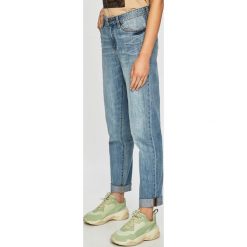 Armani Exchange - Jeansy. Niebieskie jeansy damskie Armani Exchange, bez wzorów, z bawełny. W wyprzedaży za 379.90 zł.