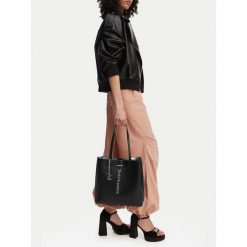Torebka Juicy Couture. Czarne shopperki damskie Juicy Couture, bez wzorów, bez dodatków. Za 319.99 zł.