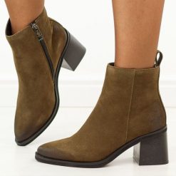 Khaki zamsz botki damskie Vinceza 133100. Brązowe botki damskie VINCEZA, na jesień, bez wzorów, z jeansu, casualowe, bez obcasa, na obcasie, bez zapięcia. Za 319.00 zł.