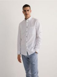 Koszula regular fit - biały. Białe koszule męskie Reserved, l, bez wzorów, z bawełny, bez kołnierzyka, bez ramiączek. Za 139.99 zł.