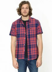 LEE SS SHIRT MĘSKA KOSZULA KRÓTKI RĘKAW VIBRANT RED L875JPSK. Czerwone koszule męskie Lee, l, bez wzorów, bez kołnierzyka, bez ramiączek. Za 139.99 zł.