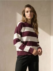 Sweter w paski z bufiastymi rękawami z wiskozy - fioletowy. Fioletowe swetry nierozpinane damskie Sinsay, l, bez wzorów, z wiskozy, bez kołnierzyka, bez ramiączek. Za 49.99 zł.