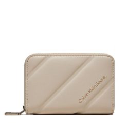 Portfel Calvin Klein Jeans. Białe portfele damskie Calvin Klein Jeans, z jeansu. Za 259.99 zł.