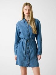 Guess Jeans Sukienka codzienna 180487 Niebieski Classic Fit. Niebieskie sukienki damskie Guess Jeans, na co dzień, xxl, z aplikacjami, z jeansu, bez kołnierzyka, bez ramiączek, proste. Za 479.99 zł.