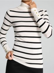 Sweter z golfem - wielobarwny. Swetry nierozpinane damskie Sinsay, l, bez wzorów, bez kołnierzyka, bez ramiączek. Za 39.99 zł.