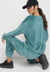 Ciemnozielony Welurowy Komplet Dresowy Bluza z Trójkątnym Dekoltem i Spodnie z Kieszeniami Onchia. Zielone bluzy damskie Born2be, l, bez wzorów, z dresówki, eleganckie, bez ramiączek, bez kaptura. Za 99.99 zł.