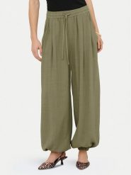 ONLY Spodnie materiałowe Siesta 15373197 Khaki Regular Fit. Brązowe szorty damskie ONLY, bez wzorów, z materiału. Za 169.99 zł.