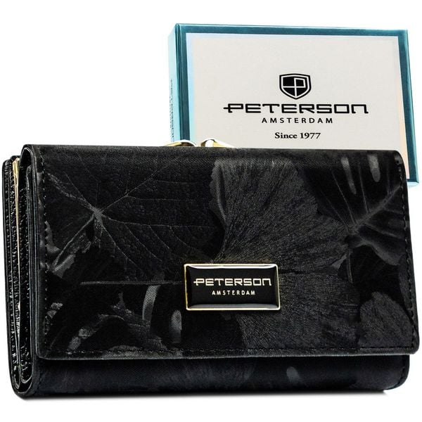 Poziomy, modny portfel damski ze skóry naturalnej i ekologicznej w czarnym kolorze Peterson PTN PS108-MLF. Czarne portfele damskie Peterson, ze skóry. Za 115.99 zł.