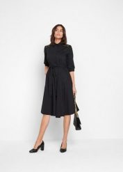 Szmizjerka z bawełnianej popeliny. Czarne sukienki damskie bonprix, bez wzorów, z bawełny, eleganckie, bez kołnierzyka, bez ramiączek, koszulowe. Za 129.99 zł.