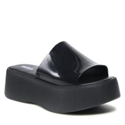 Klapki Melissa. Czarne klapki damskie Melissa, bez wzorów, bez obcasa, bez zapięcia. Za 469.99 zł.