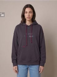 Dresowa bluza hoodie z nadrukiem na plecach - niebieski. Niebieskie bluzy damskie Sinsay, l, bez wzorów, z dresówki, sportowe, bez ramiączek, bez kaptura. Za 49.99 zł.