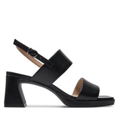 Sandały Caprice. Brązowe sandały damskie Caprice, bez wzorów, bez obcasa, na słupku, bez zapięcia. Za 249.99 zł.