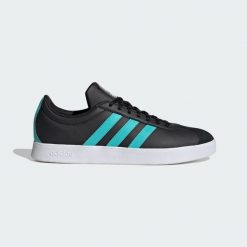 Buty VL COURT MER. Białe obuwie sportowe damskie Adidas, bez wzorów, bez zapięcia. Za 280.50 zł.