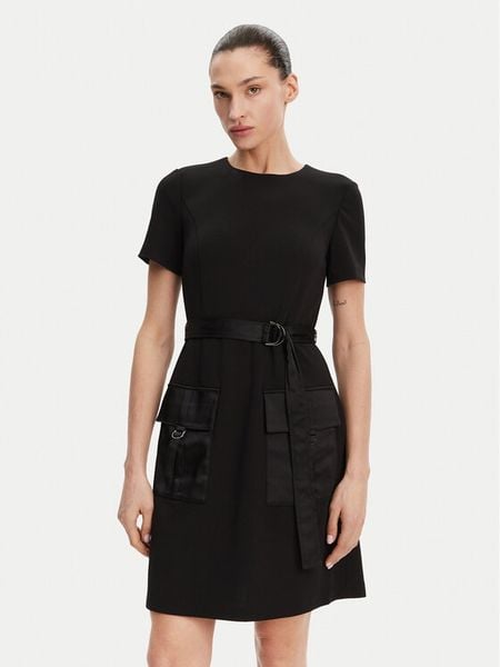 DKNY Sukienka codzienna DD4J1E45 Czarny Slim Fit. Czarne sukienki damskie DKNY, na co dzień, bez wzorów, z syntetyku, bez kołnierzyka, bez ramiączek, proste. Za 349.99 zł.