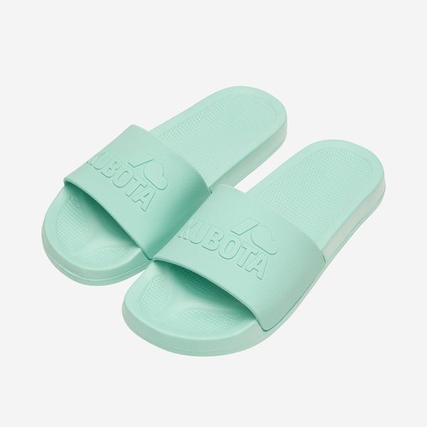 Miętowe klapki Kubota Basic. Zielone klapki damskie Kubota, bez wzorów, z materiału, eleganckie, bez obcasa, bez zapięcia. W wyprzedaży za 49.99 zł.