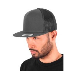 Zwykła Czapka Z Daszkiem. Czarne czapki damskie CLASSIC, bez wzorów. Za 55.99 zł.