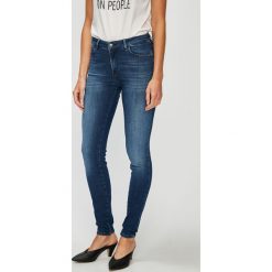 Wrangler - Jeansy Soft Cloud. Niebieskie jeansy damskie Wrangler, bez wzorów, z bawełny. W wyprzedaży za 249.90 zł.