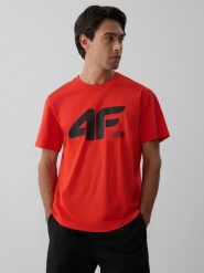 4F T-shirt regular z nadrukiem męski - czerwony S. Czerwone koszulki sportowe męskie 4F, m, bez wzorów, z bawełny, bez ramiączek, trekkingowe. Za 69.99 zł.