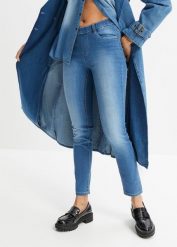 Dżinsy Skinny mid waist, z wygodnym paskiem. Czarne jeansy damskie bonprix, bez wzorów, z jeansu. Za 79.99 zł.