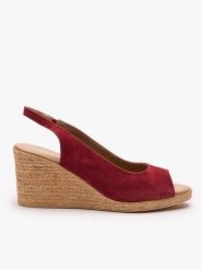 Bordowe sandały na koturnie. Czerwone sandały damskie Ryłko, bez wzorów, ze skóry, z okrągłym noskiem, bez obcasa, na koturnie, bez zapięcia. Za 379.99 zł.