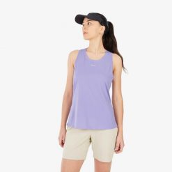 Koszulka turystyczna na ramiączka damska Quechua MH500. Fioletowe bluzki damskie QUECHUA, xl, bez wzorów, z materiału, sportowe, bez kołnierzyka, bez ramiączek. Za 59.99 zł.
