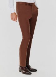 PAKO LORENTE – Brązowe męskie spodnie garniturowe. Brązowe eleganckie spodnie męskie Pako Lorente, m, bez wzorów, z elastanu, eleganckie. Za 599.99 zł.