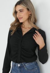 Czarna Marszczona Koszula z Guzikami i Kołnierzem Vaniyah. Czarne koszule damskie Born2be, bez wzorów, eleganckie, bez kołnierzyka, bez ramiączek. Za 84.99 zł.