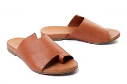 PIAZZA 900000-21 coconut, klapki/japonki damskie. Brązowe klapki damskie Piazza, na lato, bez wzorów, ze skóry, bez obcasa, na obcasie, bez zapięcia. Za 284.90 zł.