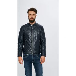 Guess Jeans - Kurtka. Niebieskie kurtki męskie Guess Jeans, l, z aplikacjami, z elastanu, bez kaptura. W wyprzedaży za 539.90 zł.