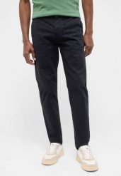 Męskie Spodnie Jeansowe Mustang Style Daytona Chino Black Beauty 1016357 4185. Czarne eleganckie spodnie męskie Mustang, bez wzorów, z jeansu. Za 219.99 zł.