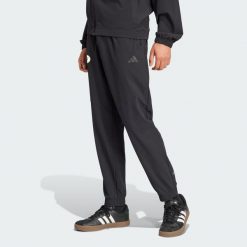Spodnie dresowe Algeria. Czarne spodnie sportowe męskie Adidas, l, bez wzorów, z dresówki, do piłki nożnej. W wyprzedaży za 230.30 zł.